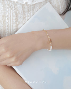 Canvas of Clouds Bracelet - Natural Pearl