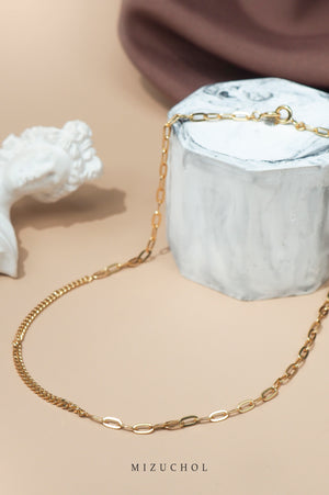 
            
                Load image into Gallery viewer, Golden Line Layer Necklace (New)
            
        