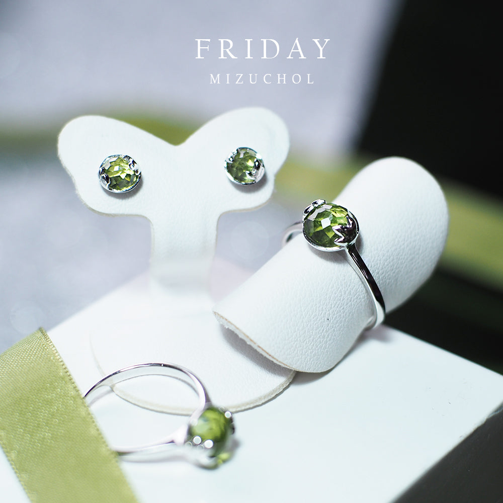 à¹à¸«à¸§à¸™à¸žà¸¥à¸­à¸¢à¸›à¸£à¸°à¸ˆà¸³à¸§à¸±à¸™à¹€à¸à¸´à¸” (à¸¨à¸¸à¸à¸£à¹Œ) | Lucky Me Ring- White Gold (Peridot)