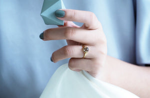 แหวนพลอยประจำวันเกิด เสริมการเงิน Tuesday | Lucky Me Grey Smoky Quart Ring