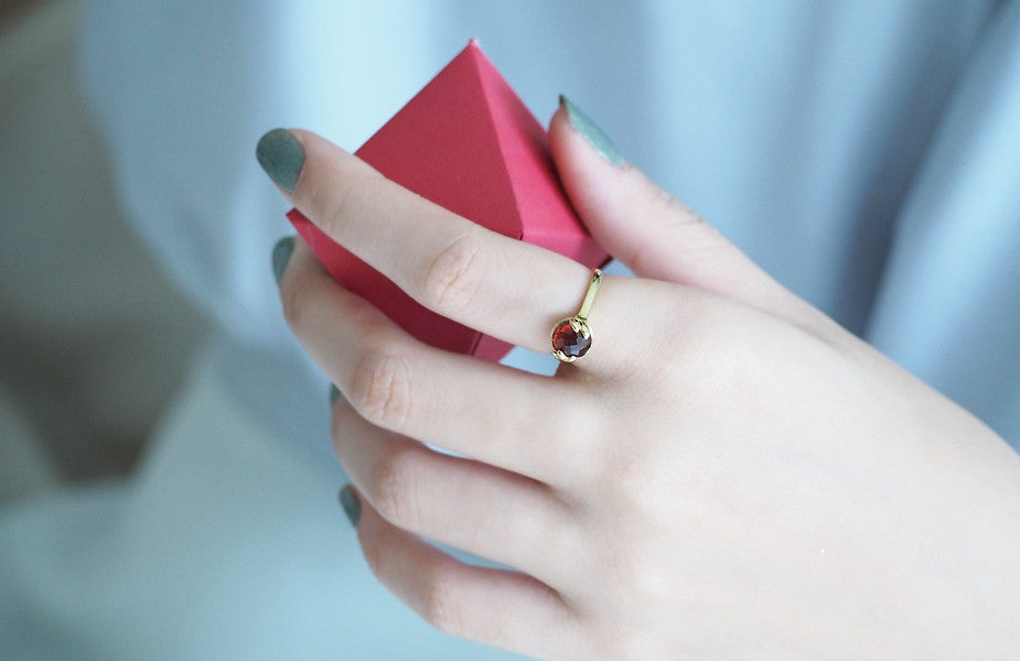 à¹à¸«à¸§à¸™à¸žà¸¥à¸­à¸¢à¸›à¸£à¸°à¸ˆà¸³à¸§à¸±à¸™à¹€à¸à¸´à¸” (à¹€à¸ªà¸²à¸£à¹Œ) | Lucky Me Red Garnet Ring