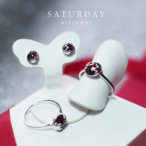 แหวนพลอยประจำวันเกิด เสริมการเงิน Saturday | Lucky Me Ring- White Gold (Red Garnet)