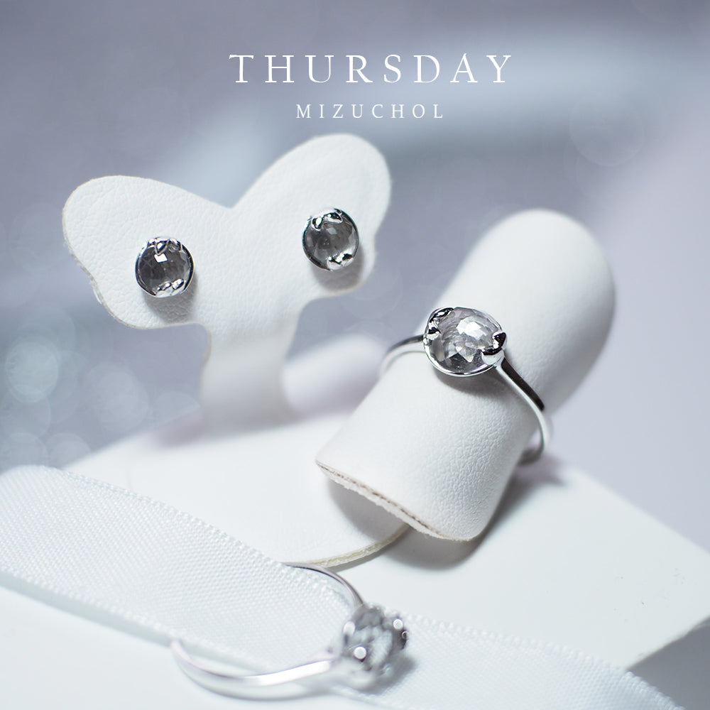 แหวนพลอยประจำวันเกิด เสริมการเงิน Thursday | Lucky Me Ring- White Gold (White Topaz)