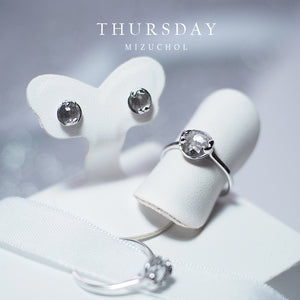 แหวนพลอยประจำวันเกิด เสริมการเงิน Thursday | Lucky Me Ring- White Gold (White Topaz)