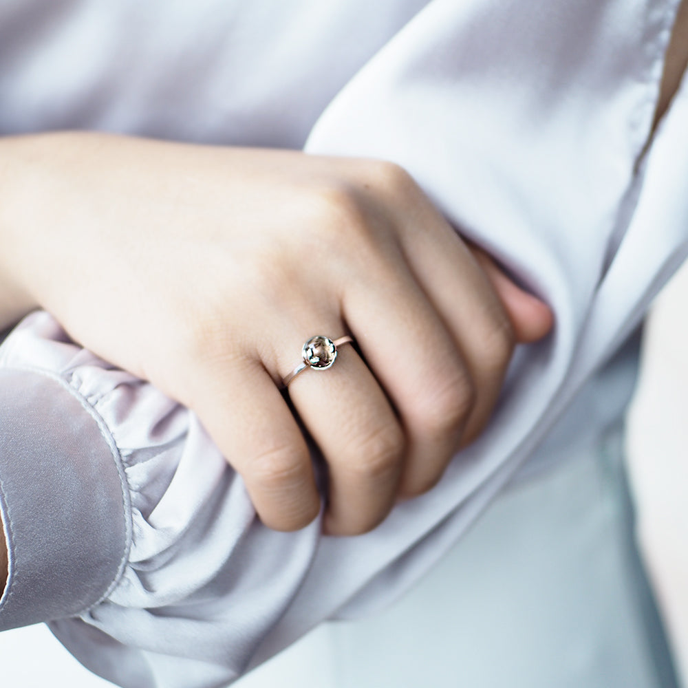 à¹à¸«à¸§à¸™à¸žà¸¥à¸­à¸¢à¸›à¸£à¸°à¸ˆà¸³à¸§à¸±à¸™à¹€à¸à¸´à¸” (à¸­à¸±à¸‡à¸„à¸²à¸£) | Lucky Me Ring- White Gold (Grey Smoky Quart)